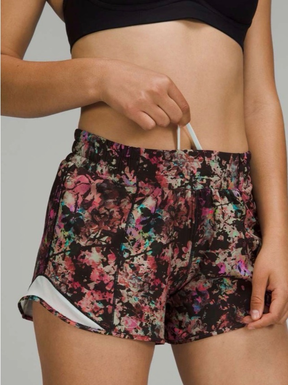 🍋🍋Lululemon Hotty Hot Low-Rise Lined short 4" Stencil Blossom Red Multi,sz 6,guc